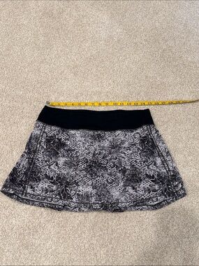 Lululemon Black & White Floral A-Line Skirt with Stretch Waistband